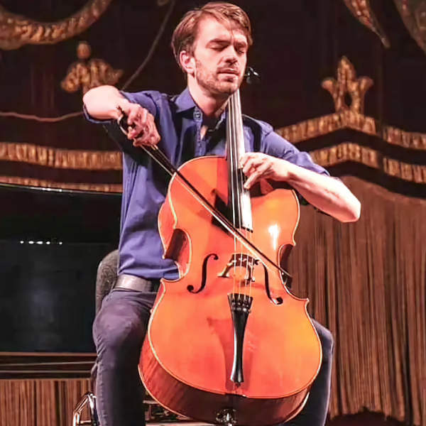 Leonardo Notarangelo – violoncello